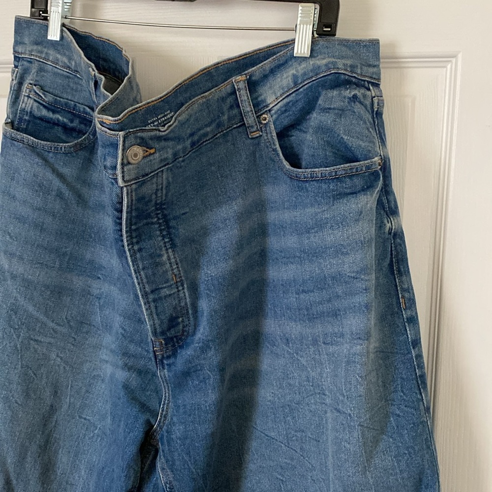 Old Navy Extra High-Rise Sky-Hi Straight Secret Slim Pockets Blue Jeans Size 24 - Picture 3 of 10